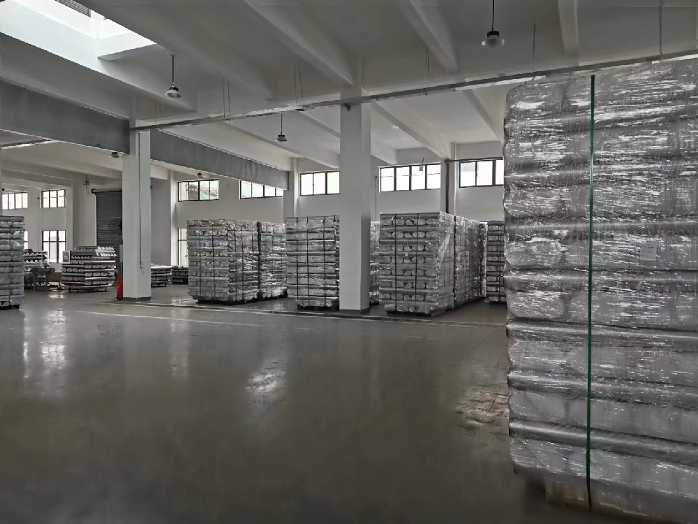 清仓特惠！2 米 304 不锈钢猪槽：降本增效，助力养殖升级